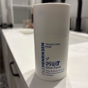 Ole Henriksen Transform Plus PHAT Glow Facial - White and Blue